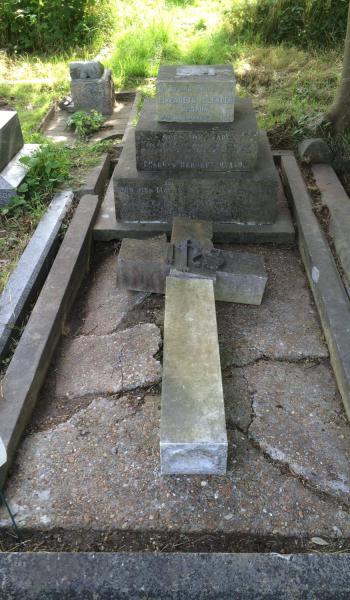 Edward Dyason (buried 1911) headstone